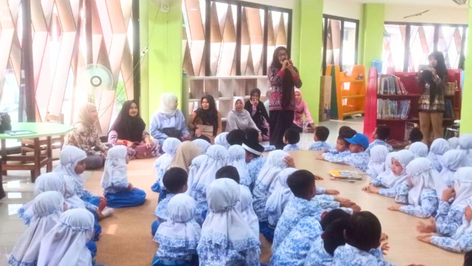 Kunjungan Seru Siswa TK Islam Al-Kautsar Pontianak ke Perpustakaan Kalimantan Barat